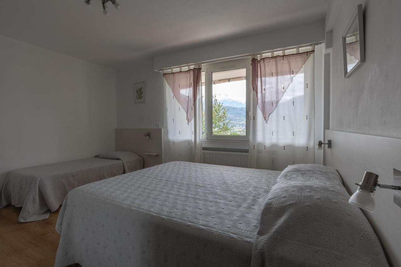 דירות אמבראן Vue Sur Les Montagnes מראה חיצוני תמונה
